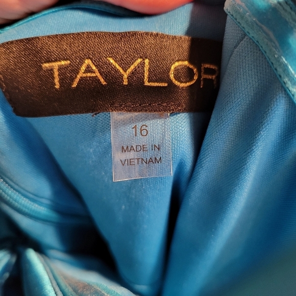 NWT Taylor Women's Exaggerated-Bow Satin-Dazzling Gown in Ocean Blue - Picture 14 of 14